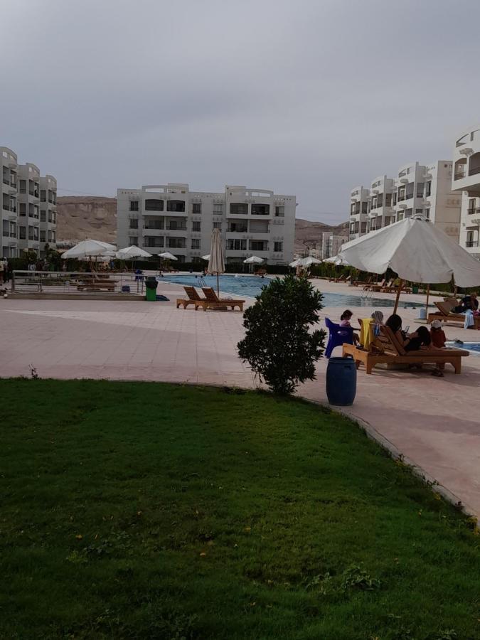 شاليه فرش فندقي بقرية بالميرا بيتش العين السخنه للعائلات Айн-Сохна Экстерьер фото